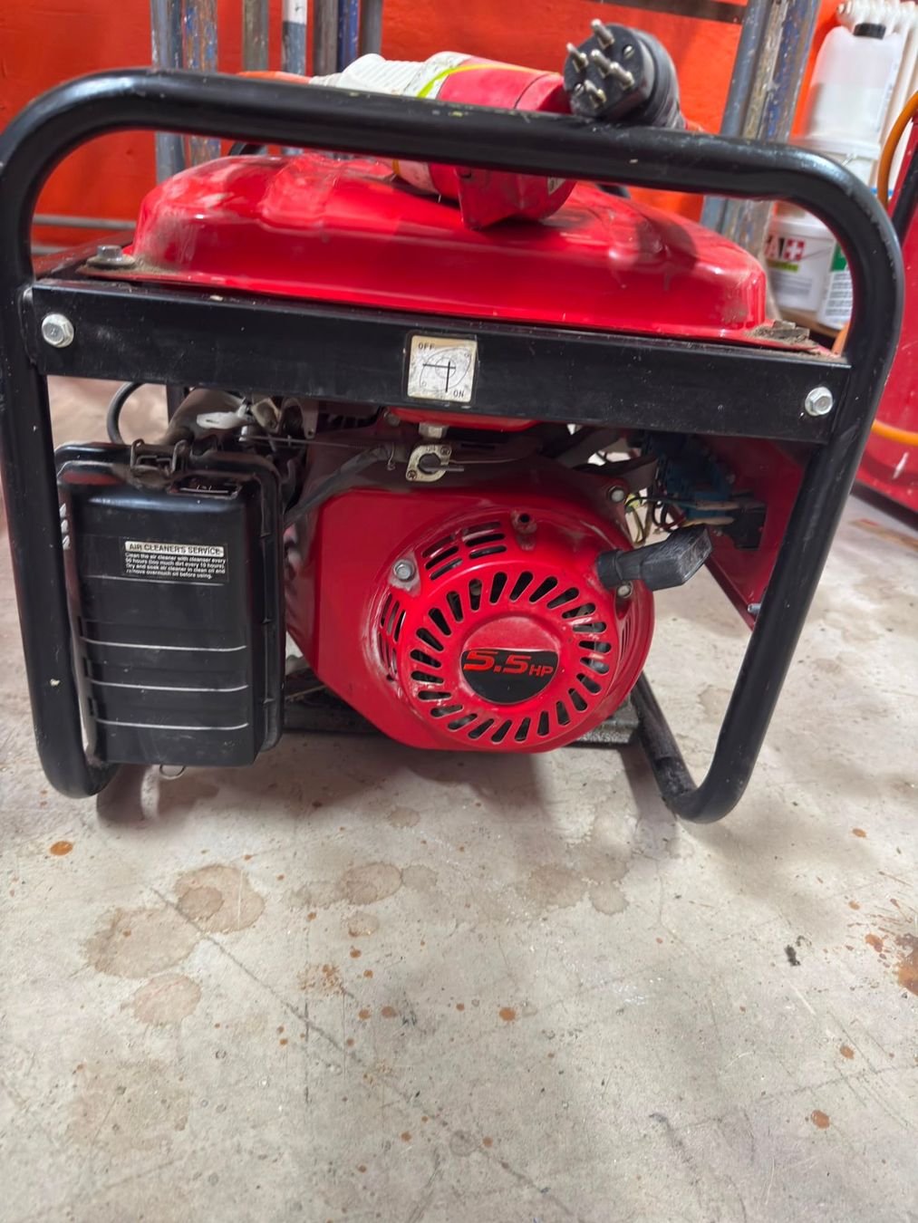Generatori di corrente: Stromgenetor 5.5 HP -230/400V Notstromaggregat – Usato da Luzern venduto da Elgordo7 1