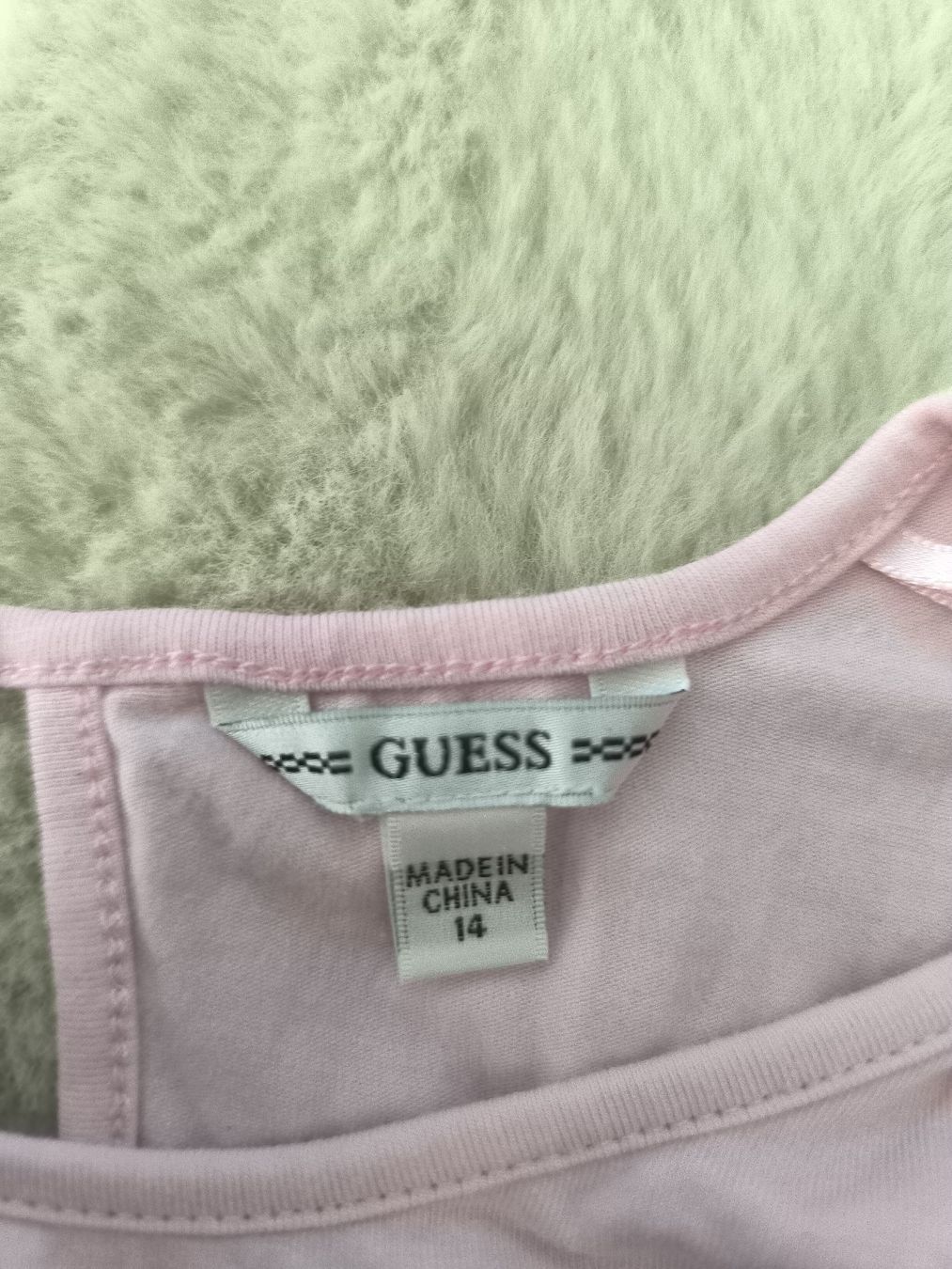 Guess Camicette, T-shirt & Top: Mädchen T-Shirt Marke Guess – Usato da Buchs SG venduto da Cor-Pie 2