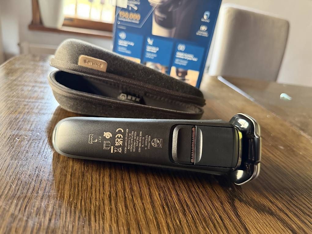 Rasoi & Lamette da barba: Philips Shaver Series i9000 – Usato da Root venduto da Lightrooms 3