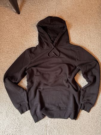 Schwarzer Hoodie