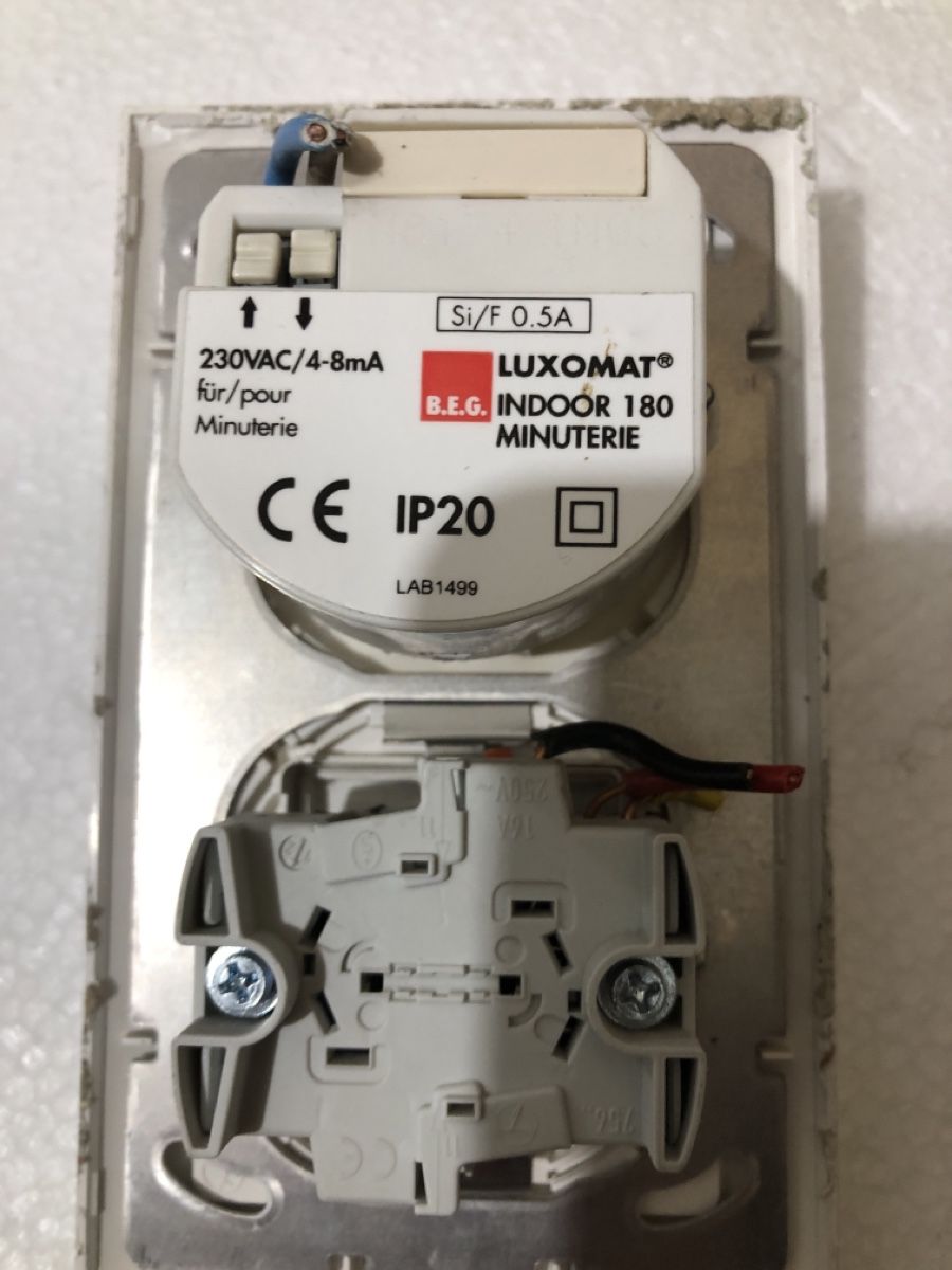 Schalter: Schalter mit sensor luxomst indor 180 minuterie – Gebraucht aus Biel-Bienne von alos07 2