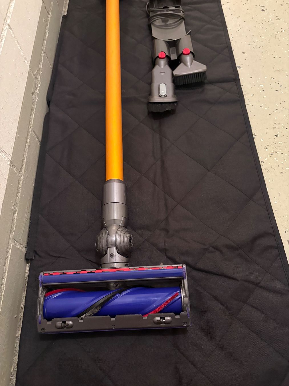 Dyson Aspirapolveri & Accessori: Dyson V8 absolut Handstaubsauger mit Zubehör – Usato da Lausen venduto da sen_jm7c 5