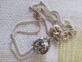 Kette mit rundem Glasanhänger silbern