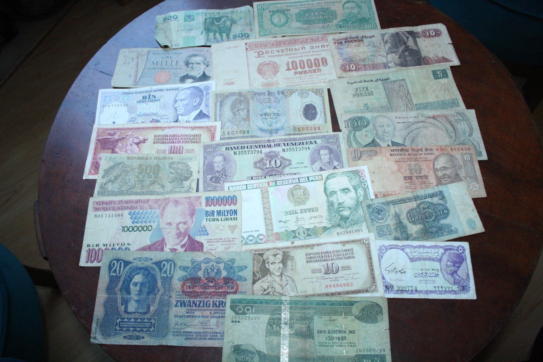 Banconote: Lot 14 Vieux billets différents – Usato da Cormondrèche venduto da Hermes.monnaies