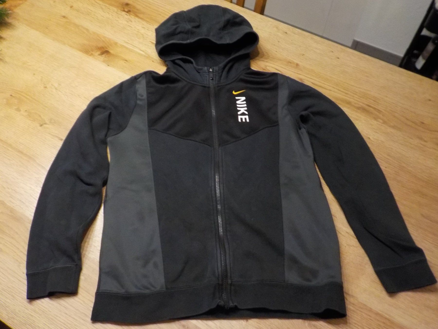 Nike Lotti di vestiti: Kleiderpaket 2teilig Grösse 158-170 – Usato da Zürich venduto da piervier4 1