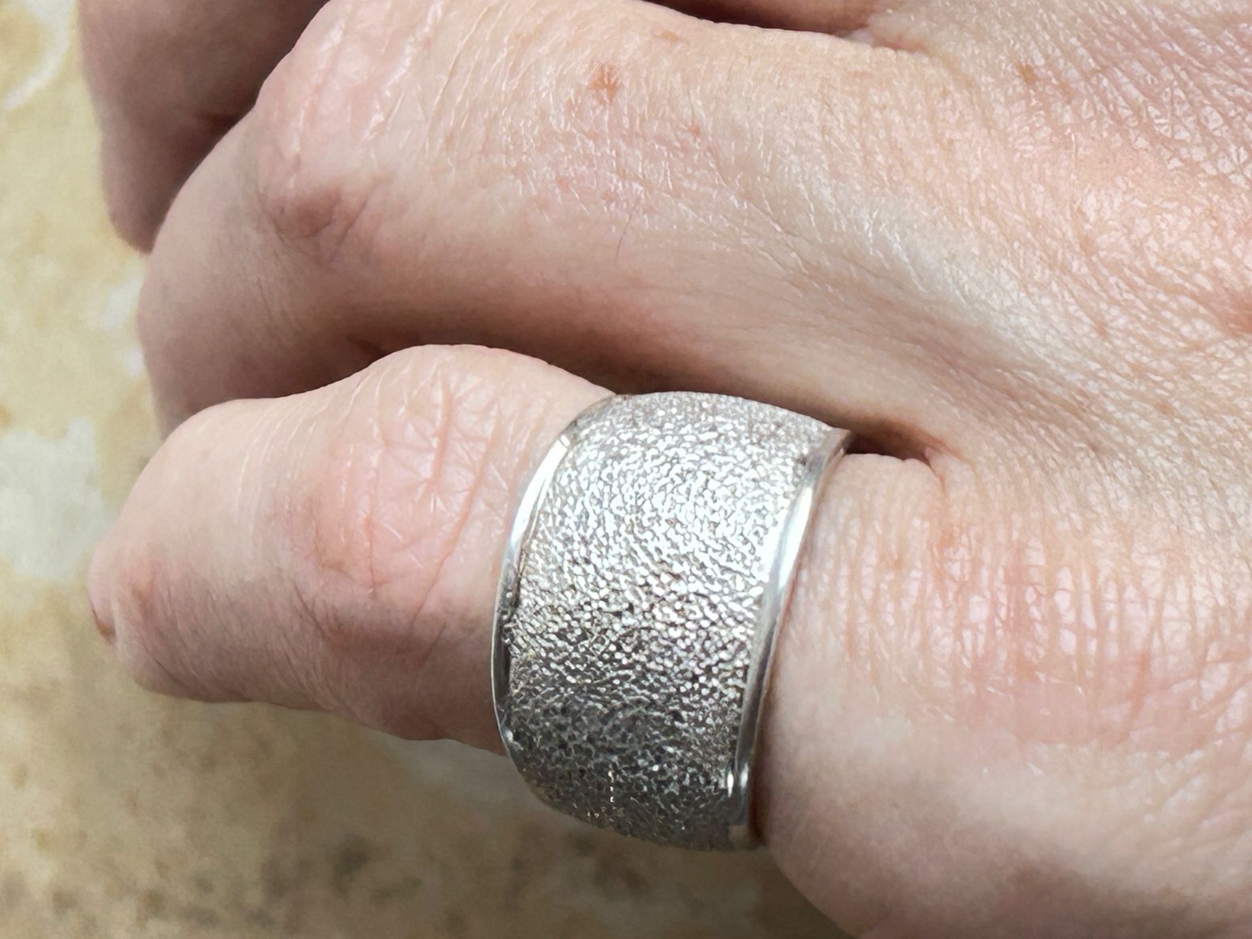 Anelli: Silberring feine Struktur  (53) – Usato da Laufen venduto da belleskulptur 3