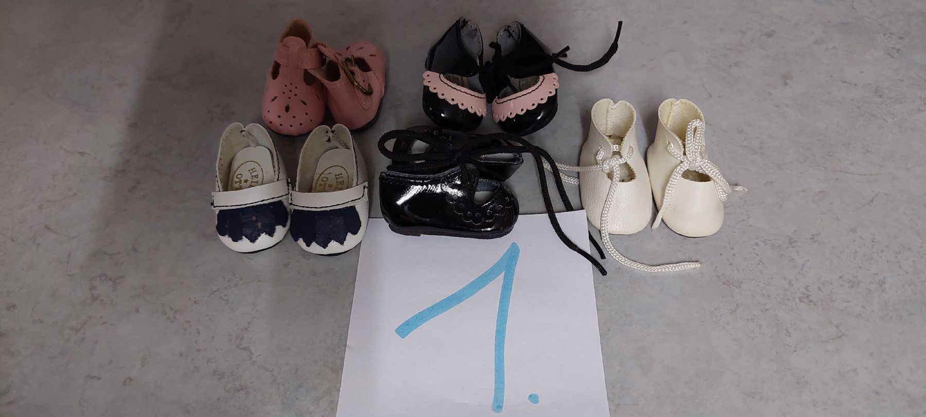 Bambole: 5Paar Puppenschuhe  – Nuovo (secondo la descrizione) da Muri AG venduto da nindo1