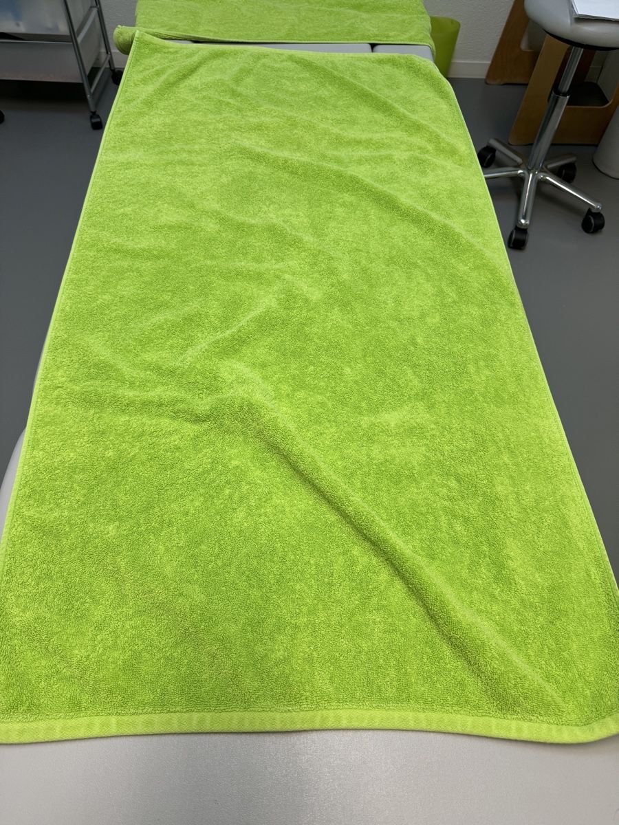 Coop Teli da bagno: Frotteetuch, Massagetuch 34 grün, lime – Usato da Neftenbach venduto da Sunnystreet 1