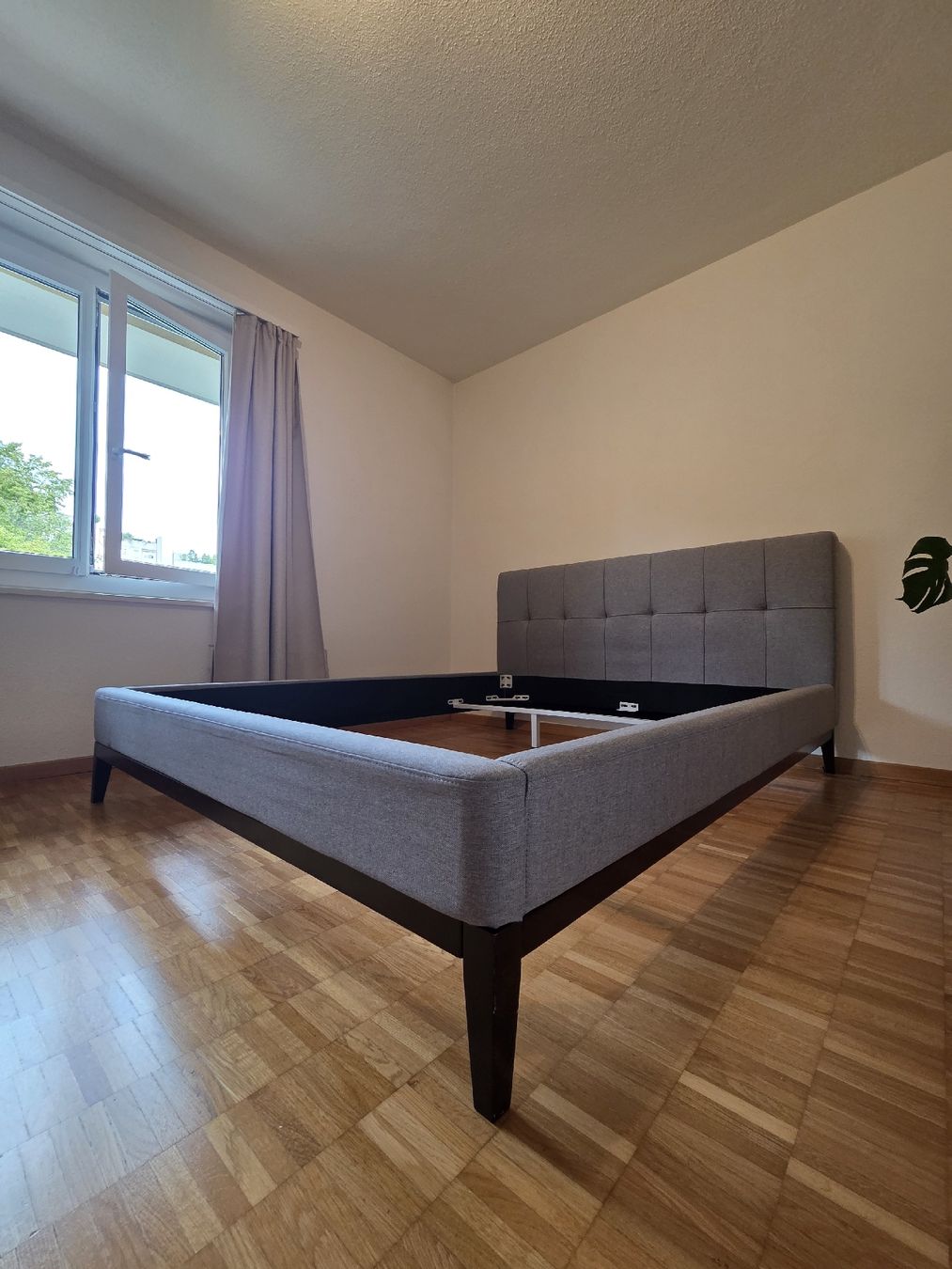 Micasa Betten: Graues Polsterbett 160x200 – Gebraucht aus Zürich von Le1 3