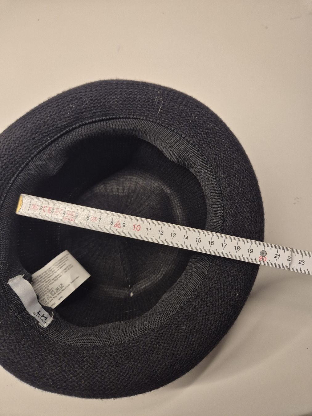 Chapeaux, bonnets & casquettes: Strickhut schwarz – D'occasion à Krauchthal par SamsPuce 3