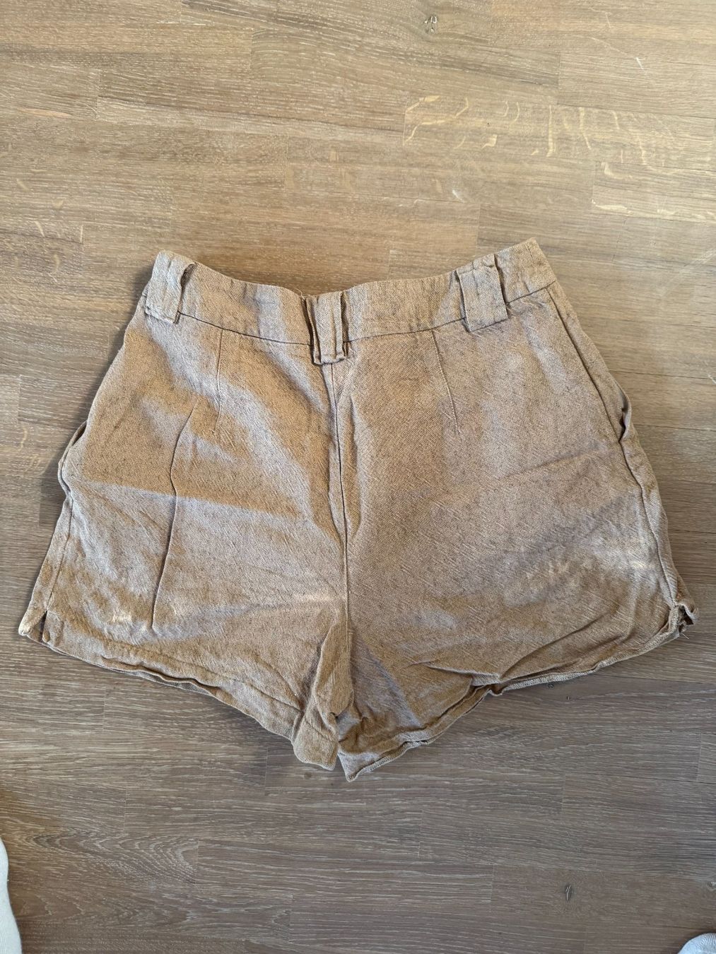 Stradivarius Pantaloni: Short en lin beige Stradivarius, taille 40 – Usato da Rossemaison venduto da Carduelis 2