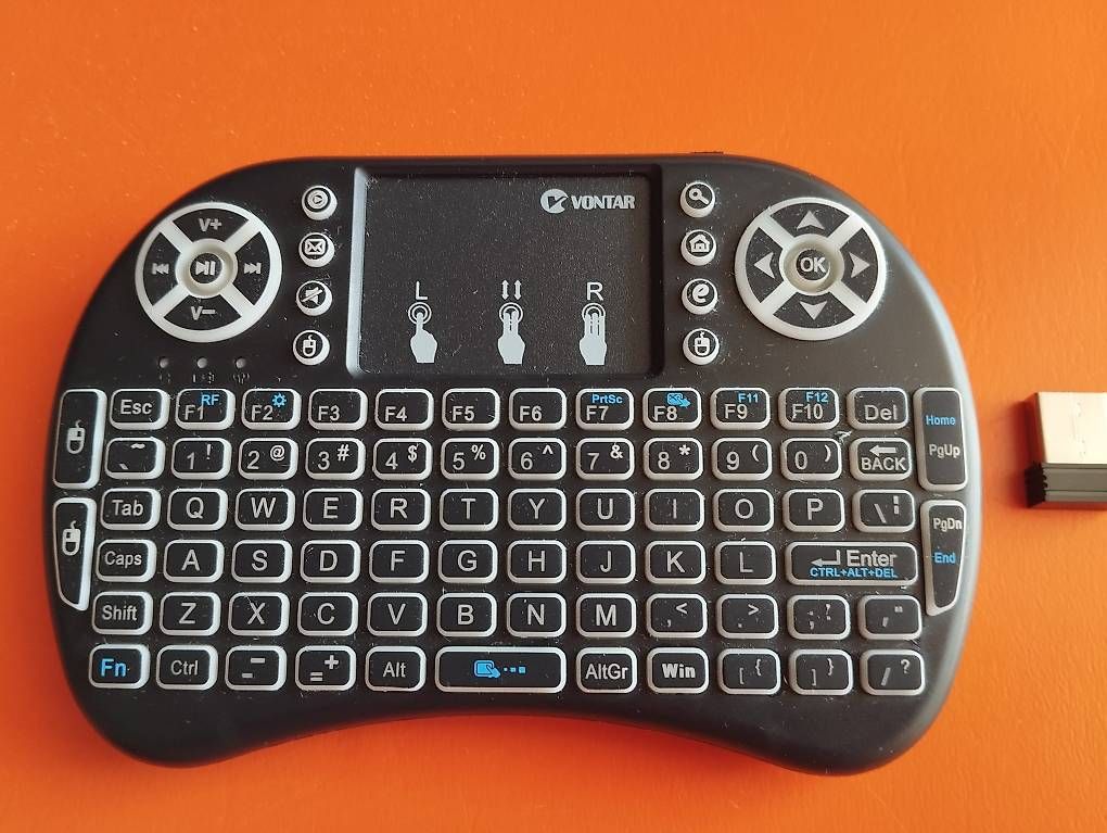 Tastiere: VONTAR Mini Wireless Keyboard mit Touchpad - Neuwertig! – Usato da Berikon venduto da m1l3n 1