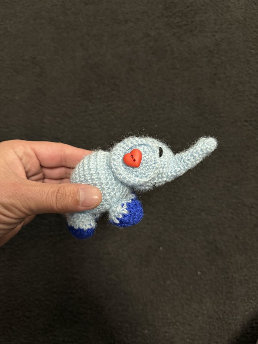 Giocattoli: Handgemachte Häkeltier Elefant, hellblau, – Usato da Winterthur venduto da ric_6jyz