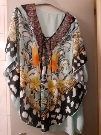 Damen Tunika mit Blumenmuster und Steinen bunt gemustert