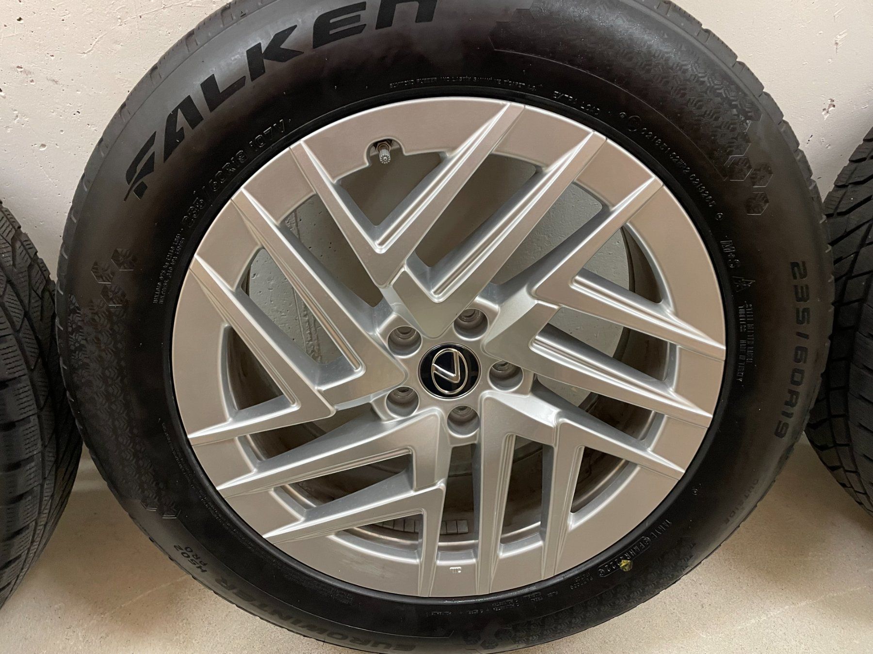 Lexus Pneumatici & Ruote complete: Lexus RX 2025 Winterräder 235/60R19 – Usato da Rheinfelden venduto da Piotr73 2