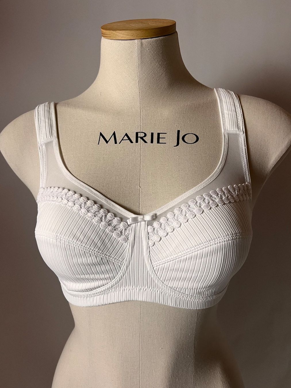 Lascana Altra biancheria intima: LASCANA, Soft-BH, Grösse 85D, Farbe Weiss – Nuovo e nell'imballaggio originale da Rudolfstetten venduto da gst_g7xl