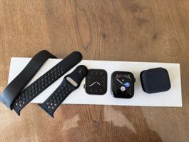 Apple Watch 5 44mm schwarz neuwertiger Zustand