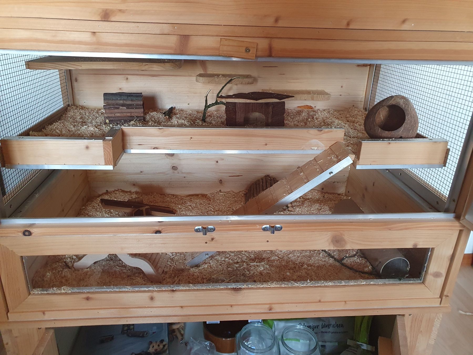 Gabbie, trasporto & Sicurezza: Kleintierstall mit viel Zubehör – Usato da Langrickenbach venduto da Davy_Jones 3