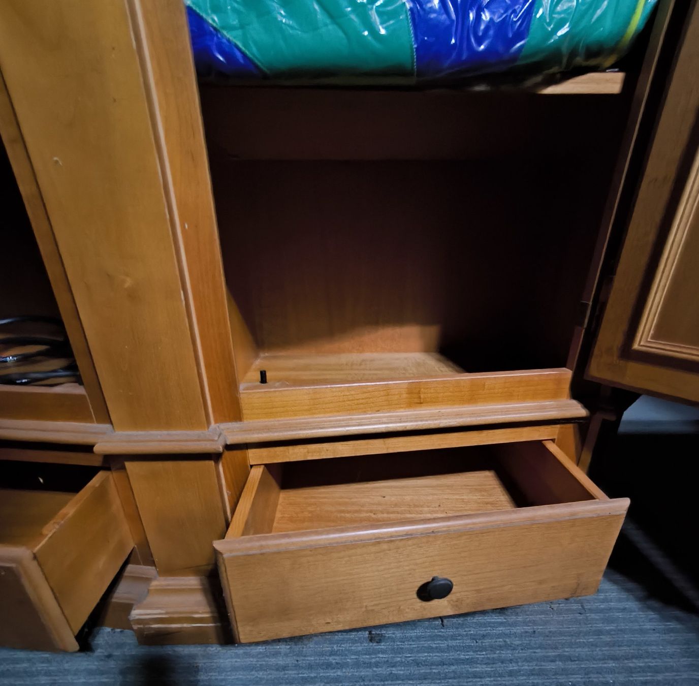 Armadi: Barockschrank 2 Türig, Kirschbaum – Usato da Rorschacherberg venduto da snOOpydOg11 5