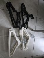 Lot de 32 cintres enfants – noirs & velours
