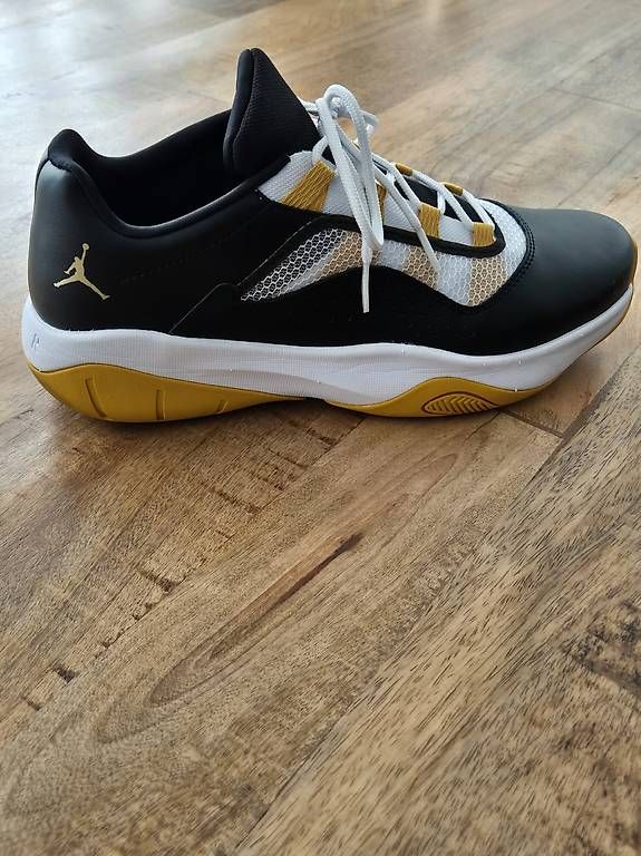 Scarpe da uomo: Jordan 11 CMFT zu verkaufen  – Usato da Ostermundigen venduto da Calvinom 2