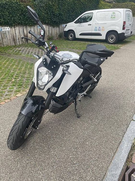 KTM Duke 125 ABS Top Zustand Weiss Gebraucht In D rnten F r CHF 