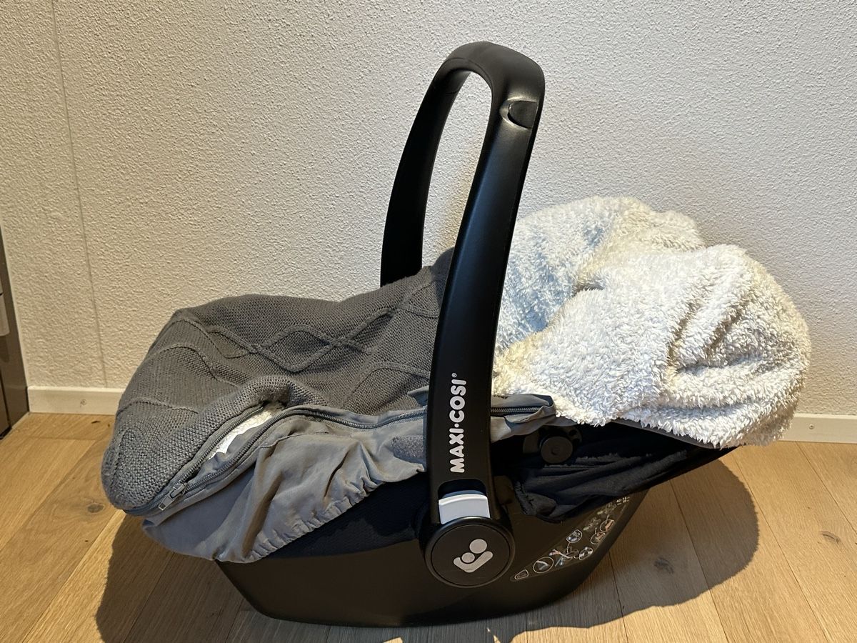 Maxi-Cosi Seggiolini per auto: Maxi-Cosi CabrioFix i-Size + Base – Usato da Freienwil venduto da mokinho 1