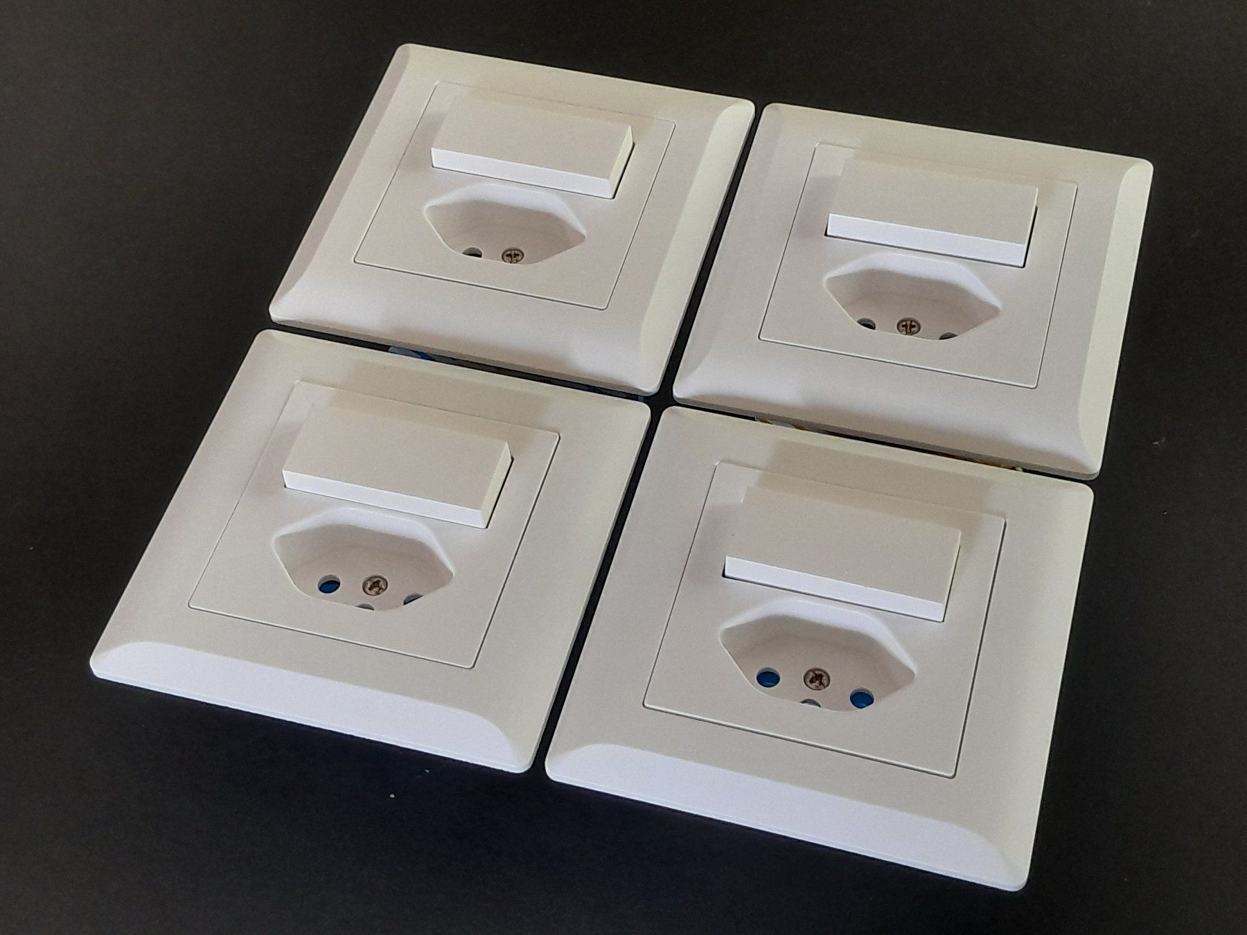 Hager Stecker: Hager kallysto.line Kleinkombination, 4 Stk. – Gebraucht aus Zürich von raphahello 1