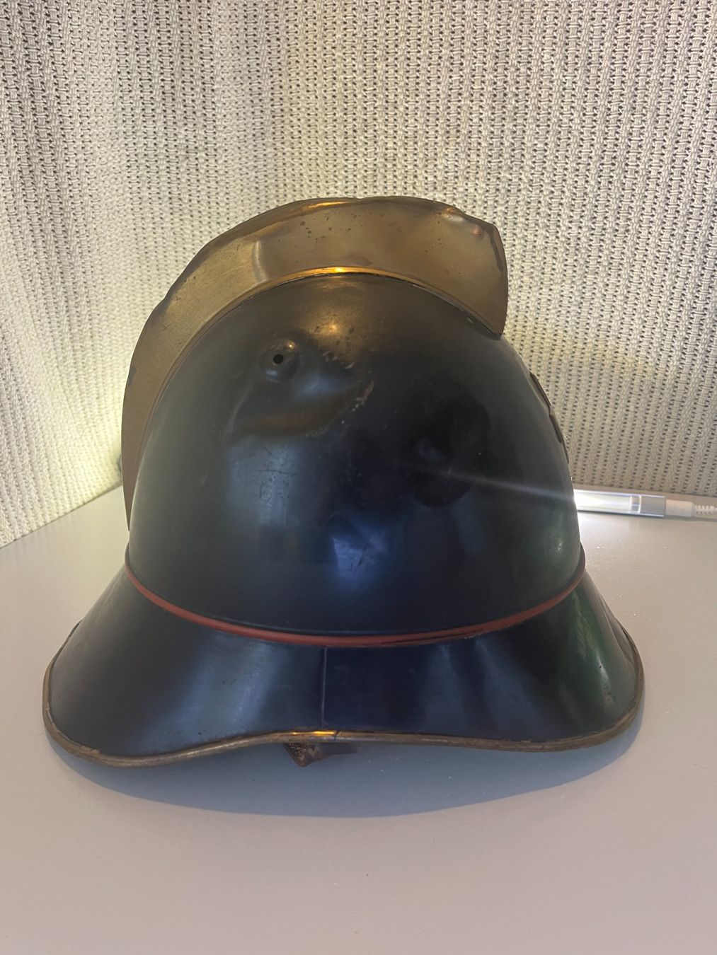 Pompieri: Antiken Schweizer Feuerwehrhelm, vermutlich um 1920 – Usato da Frutigen venduto da Baddad 1