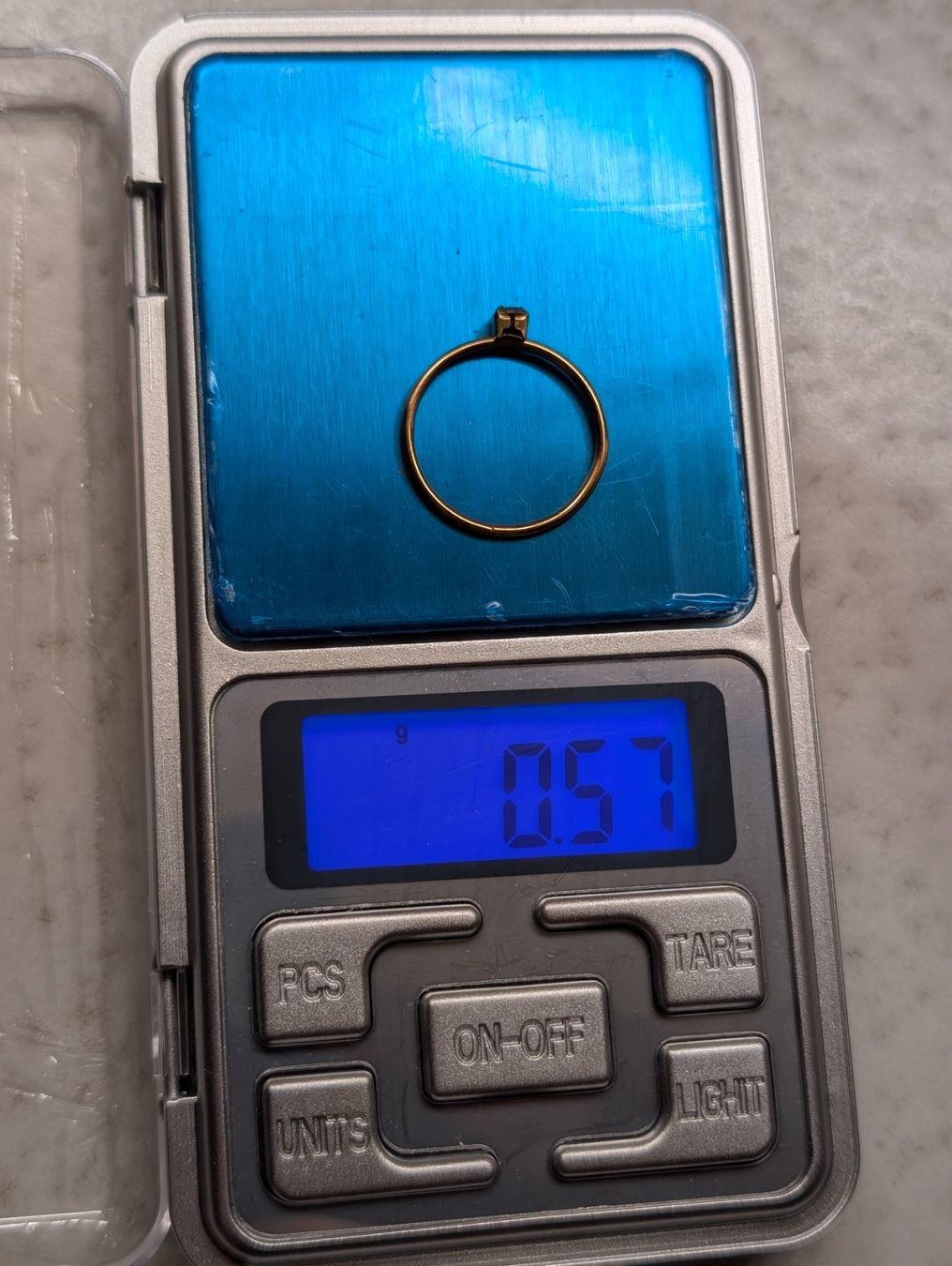 Anelli: Bague fine type solitaire dorée avec pierre (Non testée) – Usato da Daillens venduto da cla_sj2w 2