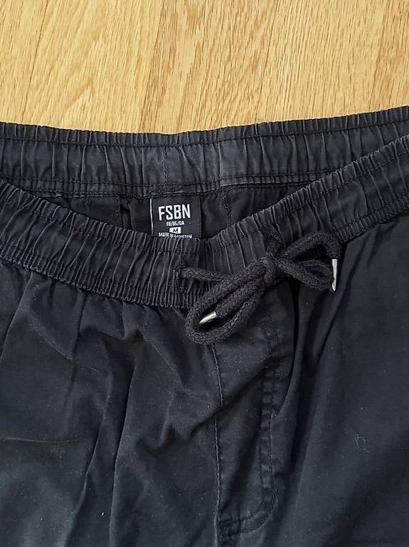 Hosen: Schwarze Hose – Gebraucht aus Dornach von jon_687v 2