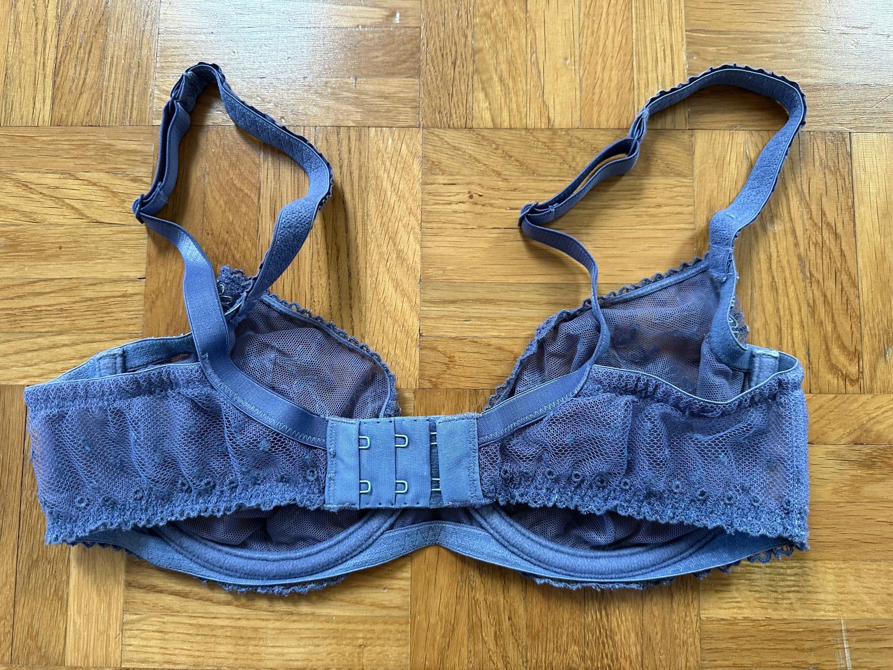 Altra biancheria intima: Fliederfarbener Spitzen-Büstenhalter Gr. 75D – Usato da Winterthur venduto da nelead 1