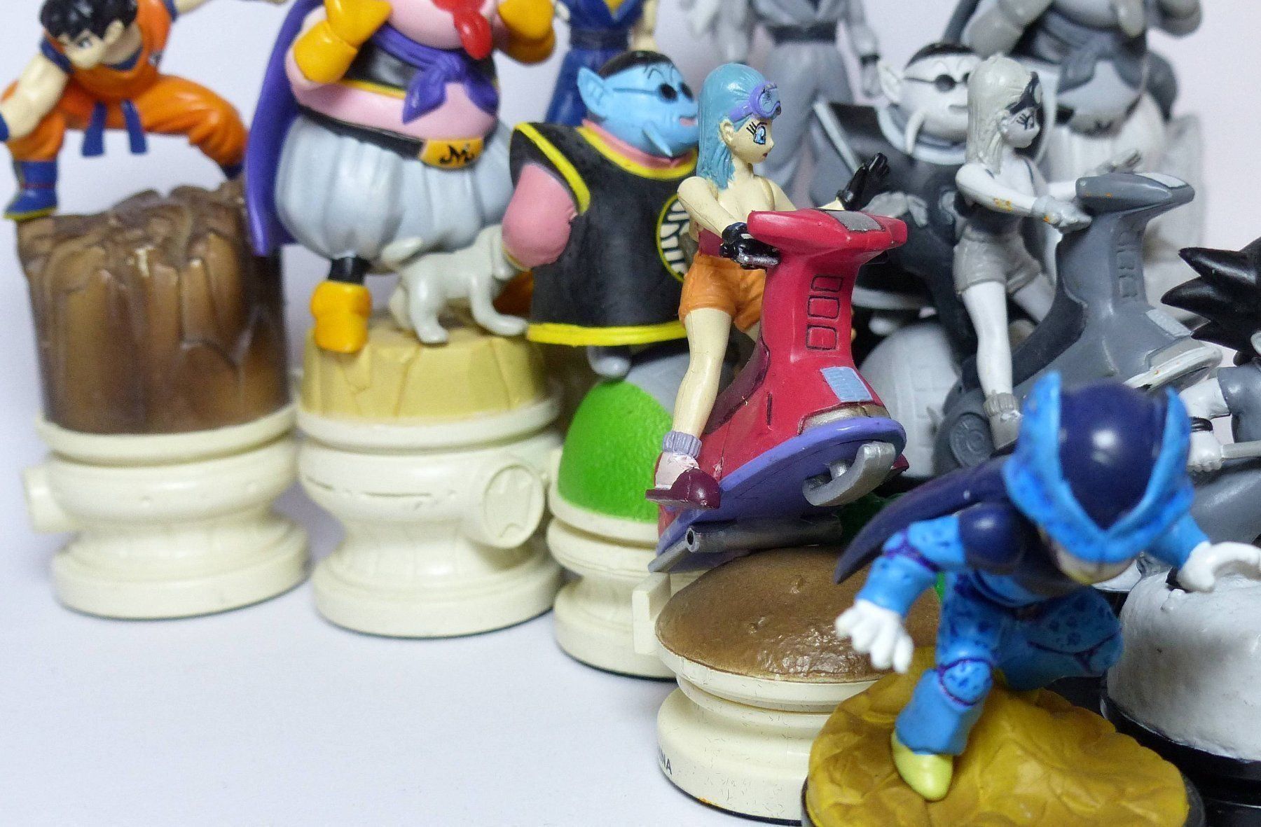 Statuette: DRAGON BALL Z 2003 MEGAHOUSE CHESS SET – Usato da Lugano venduto da YouWantUS 1