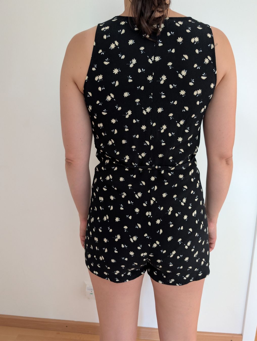 Manor Tute: Combishort noir à fleurs taille S état neuf – Nuovo (secondo la descrizione) da St-Sulpice VD venduto da sho_bx8t 2