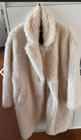 Warm + flauschig: Mantel OOFWEAR