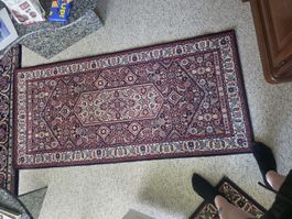 teppich rot blau gemustert