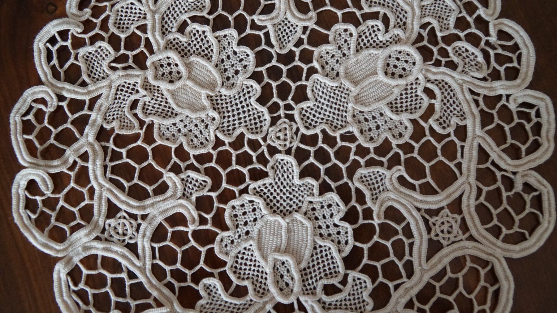 Altra biancheria da tavola: 3  Spitzen Deckeli  Handarbeit – Nuovo (secondo la descrizione) da Bern venduto da Antikbatik 3
