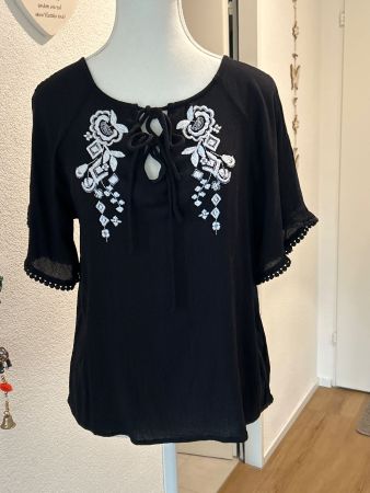 Tunika / Bluse schwarz mit Stickerei von Yessica Gr. 36