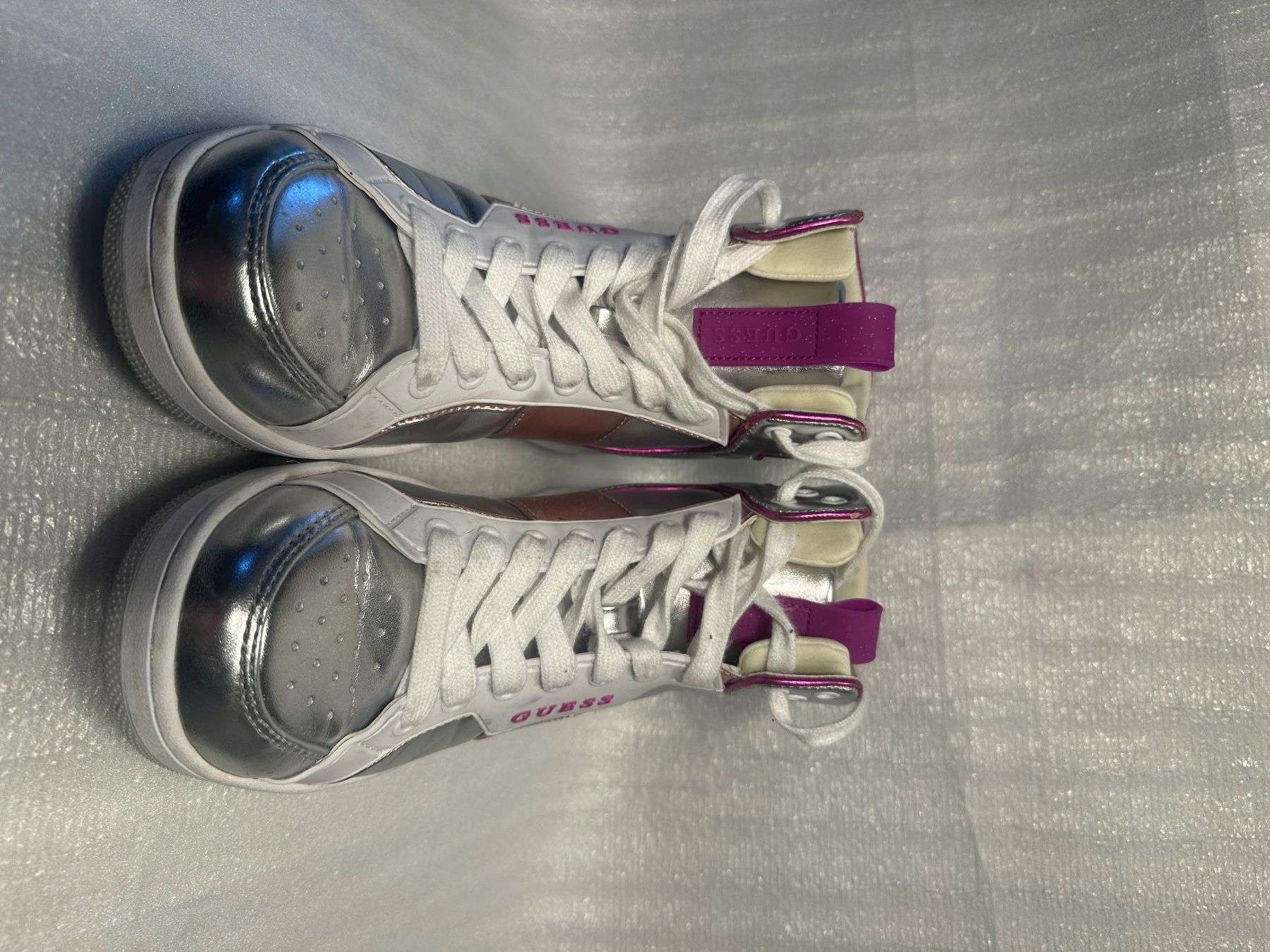 Guess Scarpe da donna: Baskets montantes Guess argentées, – Nuovo e nell'imballaggio originale da Onex venduto da eri_jx6q