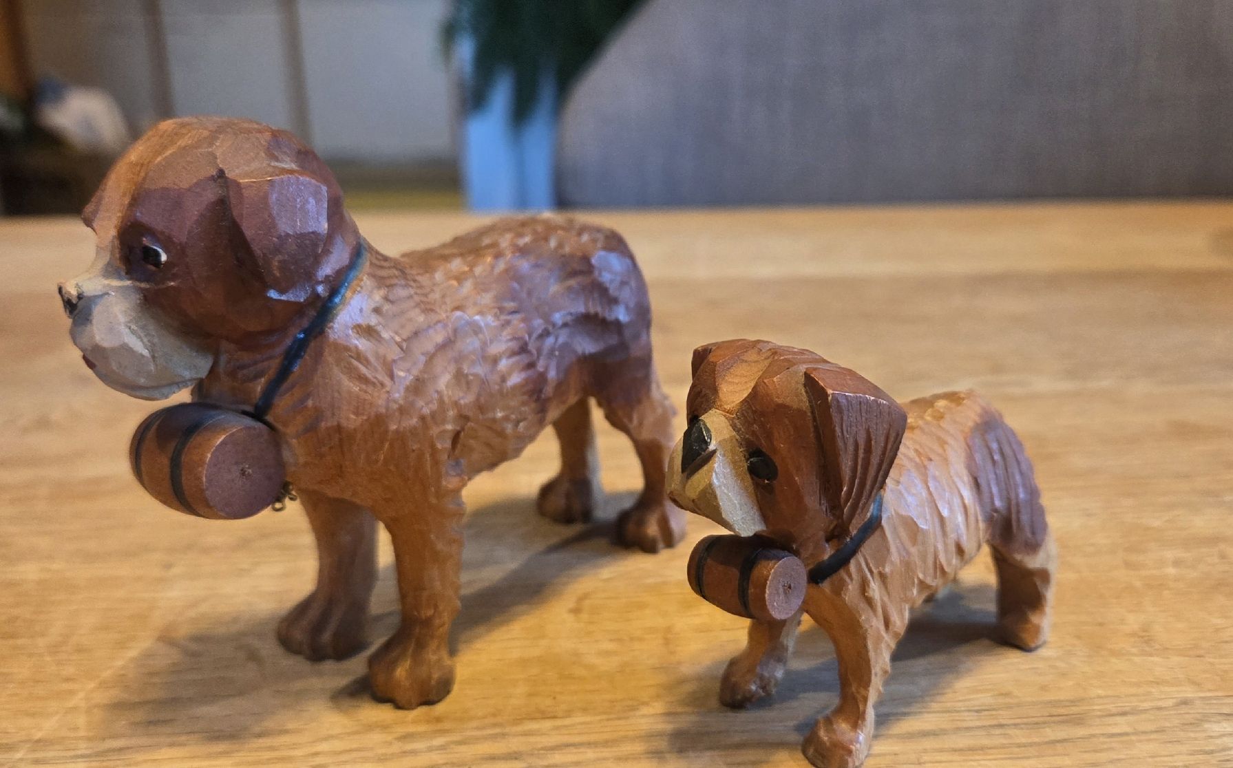 Statuette: 2 alte Holz-Bernhardiner mit Fässchen  wohl Brienz – Usato da Rehetobel venduto da hobirot01 8