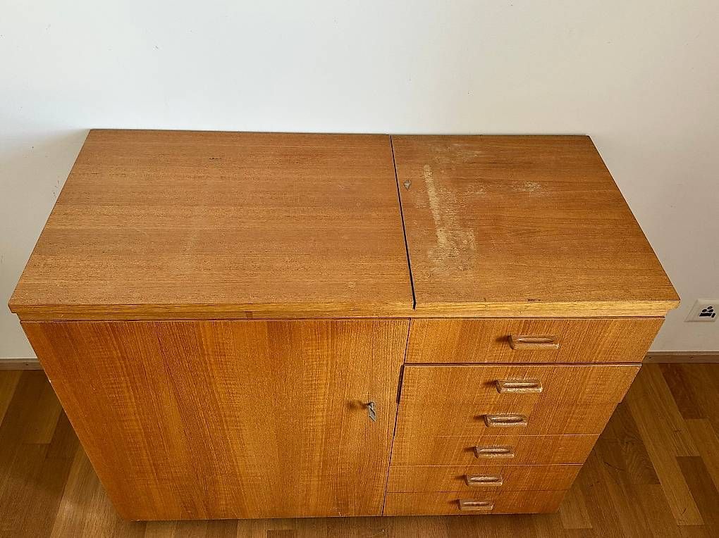 Bernina Macchine da cucire: BERNINA Record 930 Electronic mit Original-Nähschrank – Usato da Oberrieden venduto da rpg_w7my 4