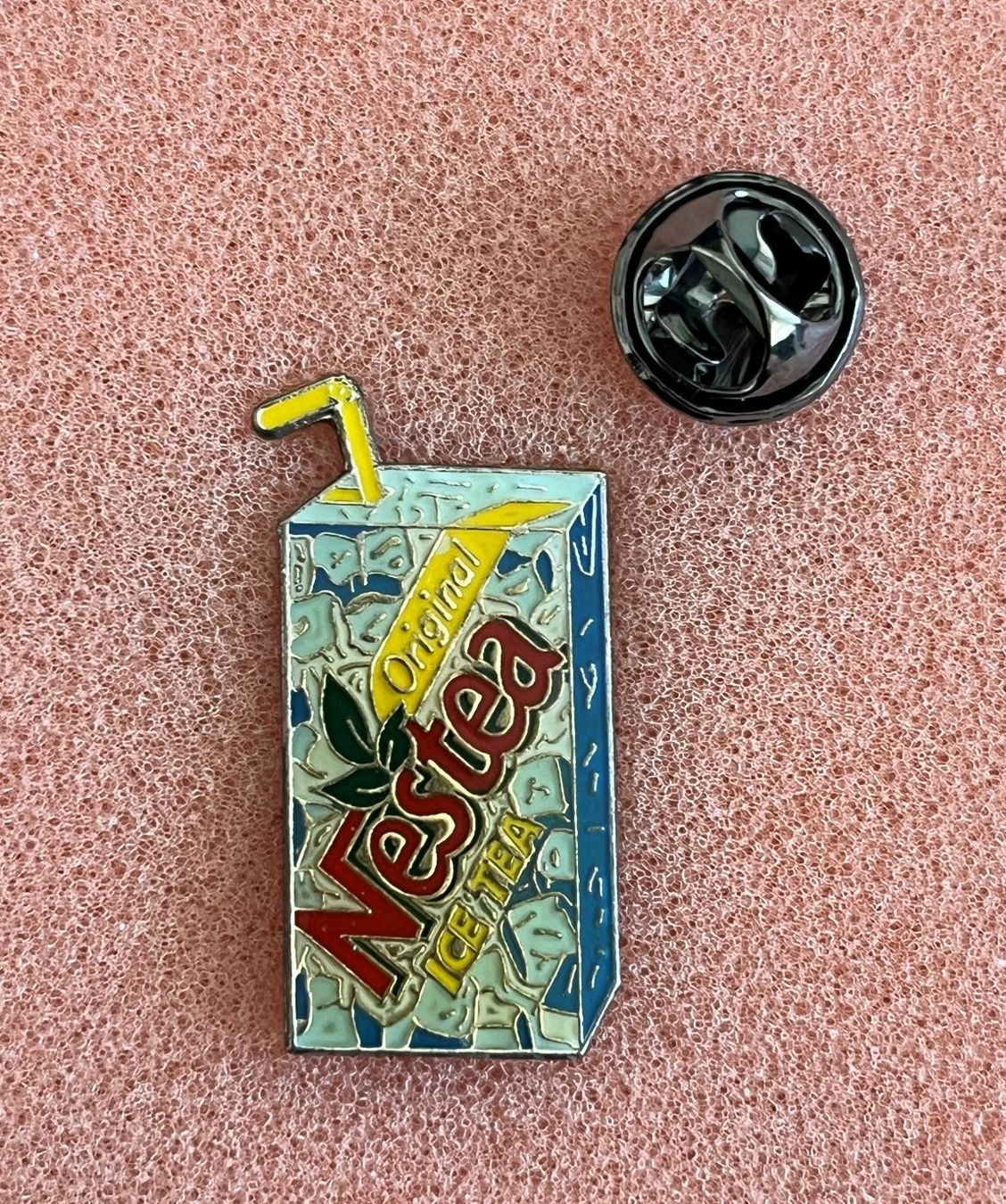 Nestlé Placchette & Badge: Pin Nestea – Usato da Basel venduto da adl_6y8g