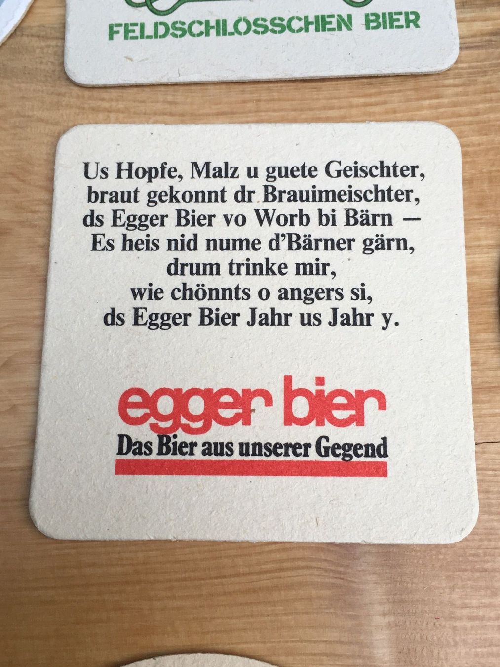 Tischwäsche: 28 alte Bierdeckel Die Bierteller der Schweizer Markenbiere – Gebraucht aus Wil SG von  9