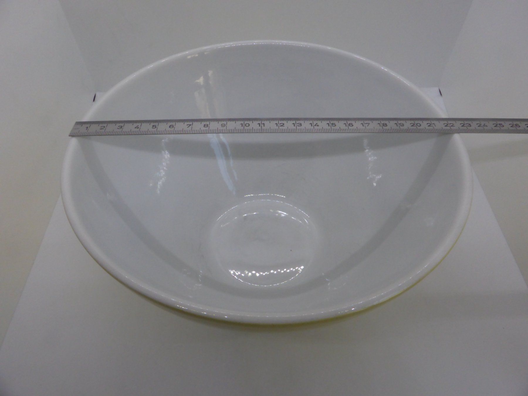Rössler Ciotole: Rössler saladier diamètre 22 cm jaune et blanc – Usato da Porrentruy venduto da Kim017 2