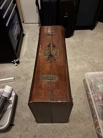 Antiker Koffer aus Holz / Holzreisekoffer (aus Hongkong)