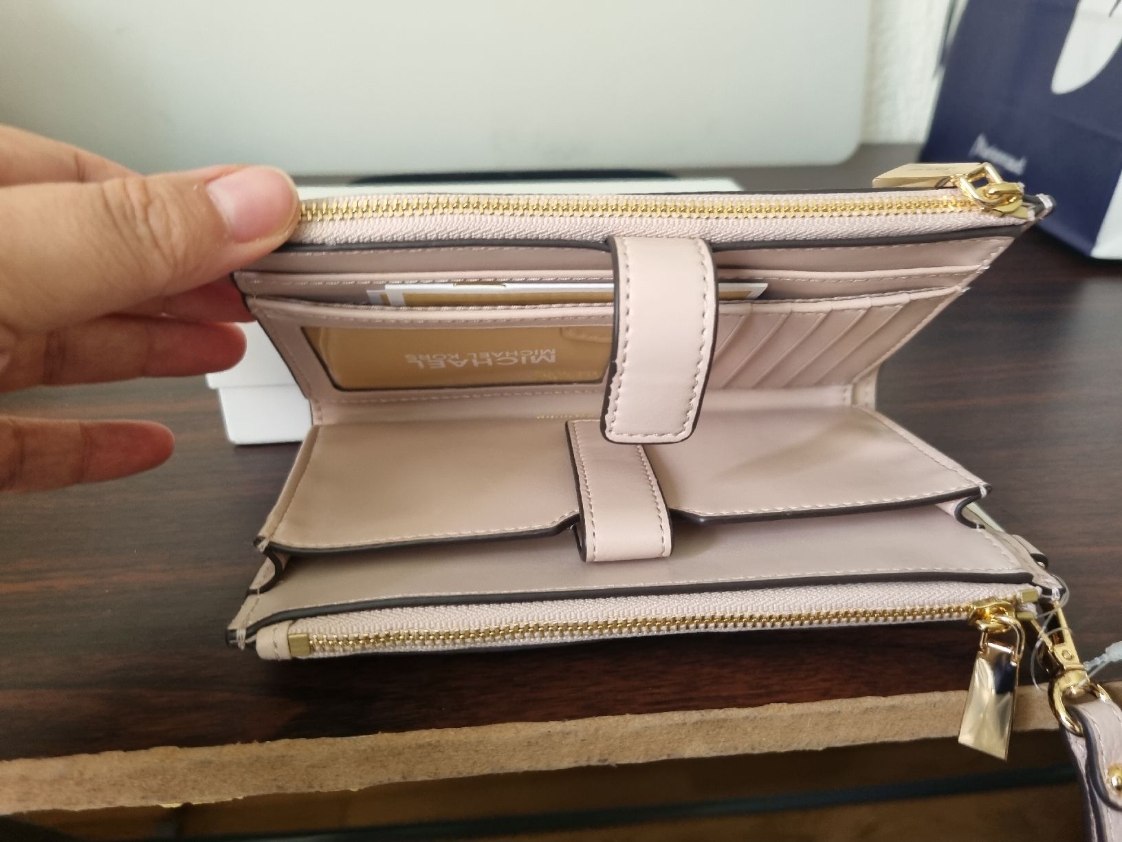 Michael Kors Portamonete: Portemonnaie MK – Nuovo e nell'imballaggio originale da Thun venduto da Vesna27 2