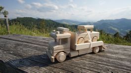 Holz-Abschleppwagen