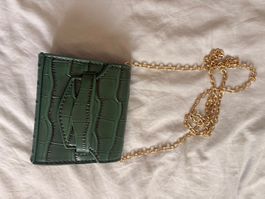 portefeuille vert imitation crocodile avec chaîne dorée neuf