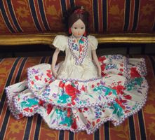 Spanische Vintage Puppe mit Blumenkleid, Top Zustand