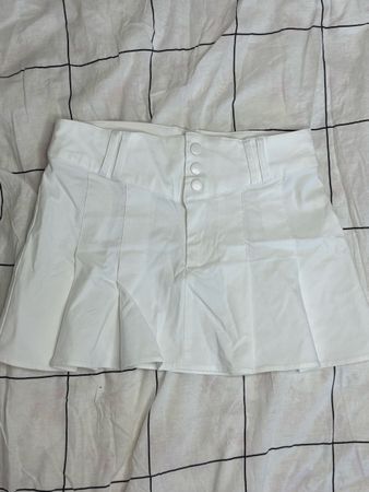 Divided White Mini Skirt - XS - Cute Spring Outfit!